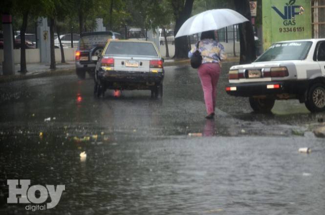 Lluvia en la ciudad de Santo Domingo. Hoy/ Napoleòn Marte 16/05/2015