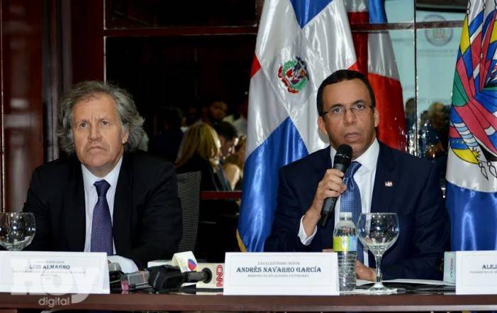 El secretario general de OEA y el canciller de la República Dominicana Andrés Navarro.