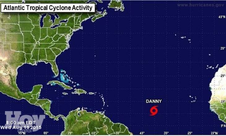Según las más recientes proyecciones del CNH, “algún fortalecimiento de Danny es posible, por lo que puede convertirse en huracán el viernes".
