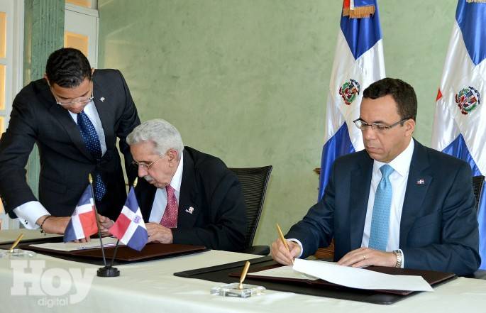 NAVARRO Y SAVINON FIRMAN EL CONVENIO