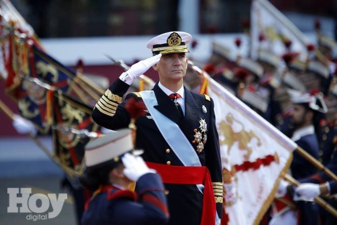 Spain's King Felipe salutes at a military parade during the holiday known as "Dia de la Hispanidad" or Hispanic Day, in Madrid, Spain, Monday, Oct. 12, 2015. King Felipe has presided over a military parade celebrating Spain's National Day which 3,400 soldiers in crisp uniforms marched in central Madrid while armed forces aircraft performed a fly-past leaving trails of red and yellow smoke representing the Spanish flag. (AP Photo/Francisco Seco)