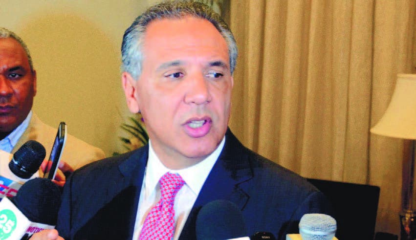 Peralta dice no habrá más impuestos hasta cobrar actuales - Hoy Digital (República Dominicana)