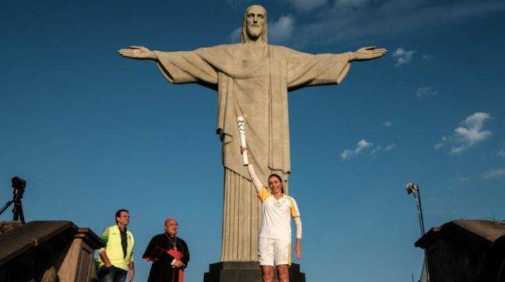 La antorcha olímpica llega a los pies del Cristo Redentor