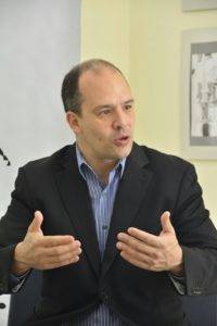 “Estoy pensando seriamente en ir a una plaza y declararme Presidente”, dice Matías Bosch