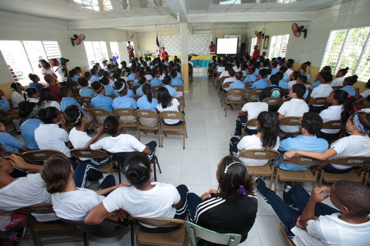 Estudiantes en Monte Plata se capacitan en charlas sobre ... - Hoy Digital (República Dominicana)