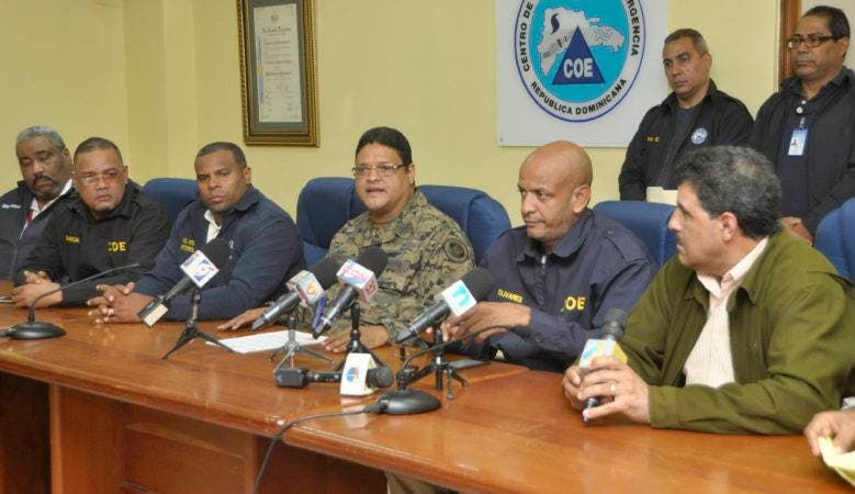 En rueda de prensa El COE informa que por la saturación de los suelos y a que las lluvias continuarán, se mantiene alerta roja para siete provincias, amarilla para nueve y diez en verde.  Mientras que continúan las evacuaciones en las provincias en alerta roja y verde. Periódico HOY / Osi Méndez / 20-11-15