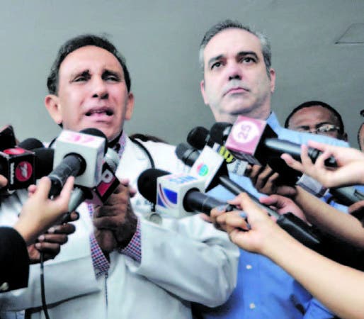 Luis Abinader junto al doctor Antonio Cruz Jiminián
