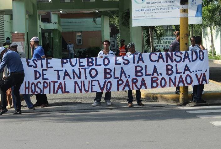 Queman gomas en Bonao en reclamo construcción hospital - Hoy Digital (República Dominicana)