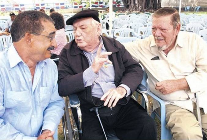 Desde la izquierda, Mayobanex Vargas, Poncio Pou y Delio Gómez, sobrevivientes de la gesta del 14 de junio/Foto: Fuente externa.