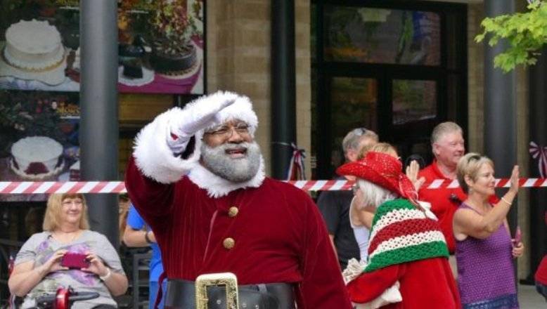 Resultado de imagen para Tienda contrata por primera vez a un Santa Claus negro