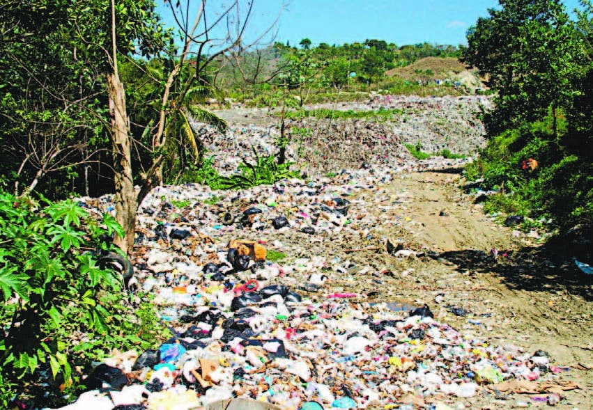 Villa Altagracia sigue tirando la basura cerca Autopista Duarte - Hoy Digital (República Dominicana)