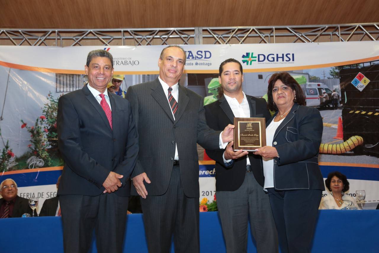 Ministerio de Trabajo otorga a Barrick Pueblo Viejo premio a la ... - Hoy Digital (República Dominicana)