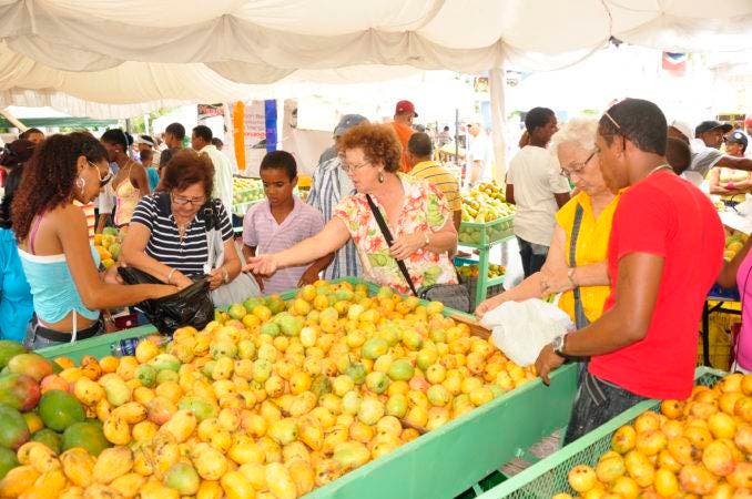 Con la asistencia de miles de visitantes concluyó este domingo la XIII versión de la fiesta por la cosecha del mango en la República Dominicana “Expo Mango 2017. Hoy/Fuente Externa 18/6/17
