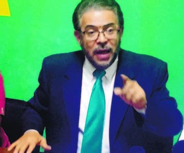 Guillermo Moreno, de Alianza País, habló durante rueda de prensa.