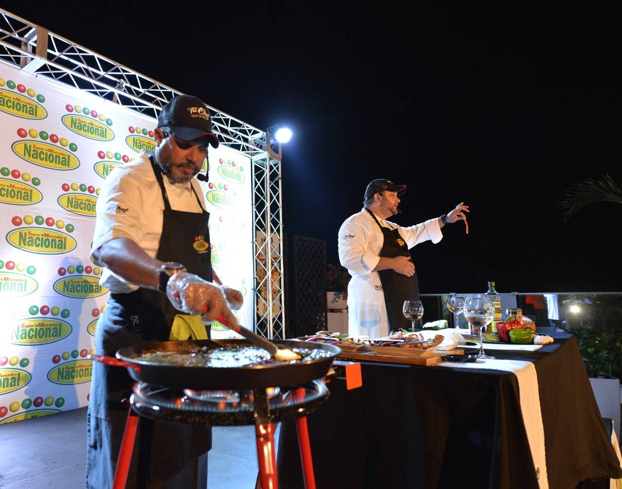 Chefs Rafael Hernández y Franklin Núñez imparten el taller.