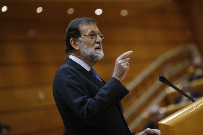 El presidente del Gobierno español, Mariano Rajoy, ofrece un discurso en el Senado en Madrid, España, el viernes 27 de octubre de 2017. 