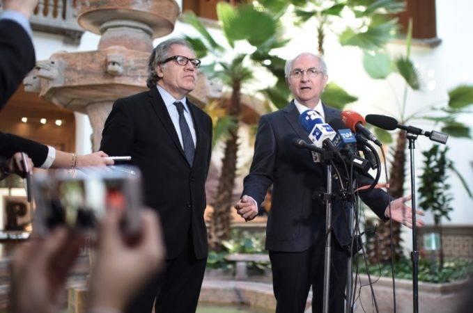 Ledezma y Machado han criticado repetidamente el proceso de negociación/AFP
