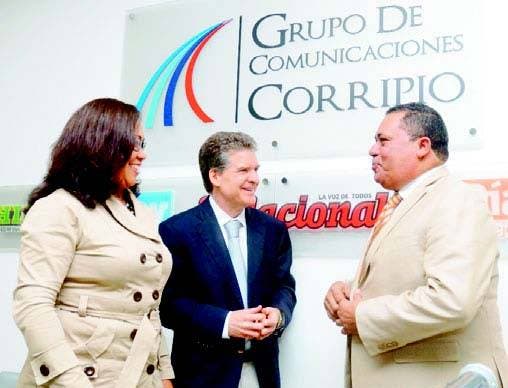 El empresario José Alfredo Corripio conversa con Ana Vásquez
