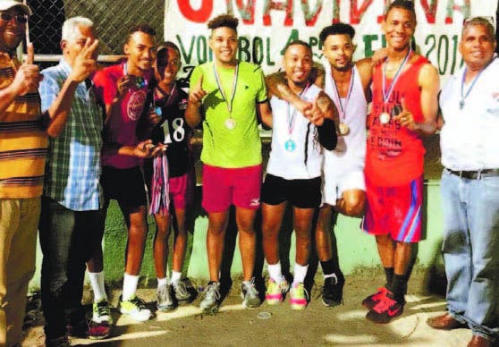 Centro Comunal LM gana Copa Navideña de Voleibol