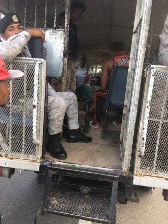 Resultado de imagen para fotos de haitianos detenido en puerto plata