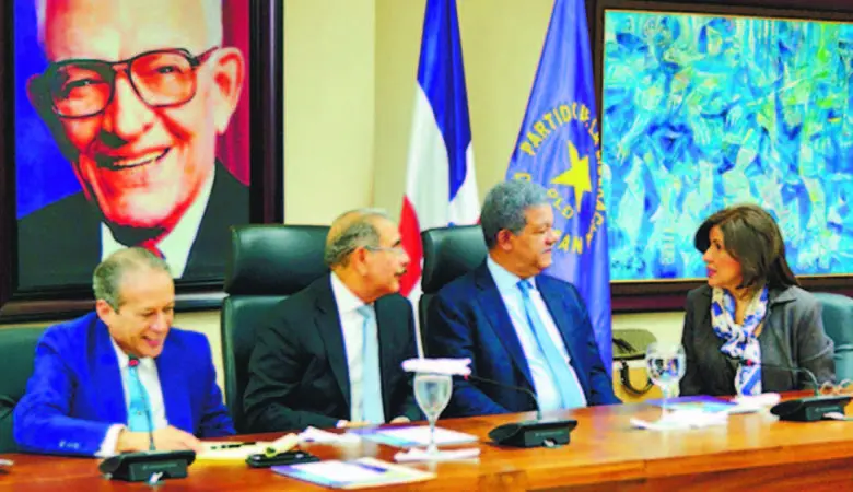 En la reunión del CP del PLD participaron 31 de los 35 miembros, entre el presidente Danilo Medina, el