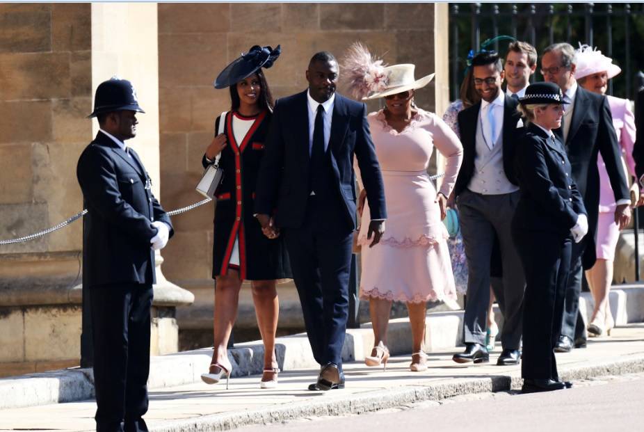  Idris Elba, en el centro, Sabrina Dhowrer, a la izquierda, y Oprah Winfrey/AP