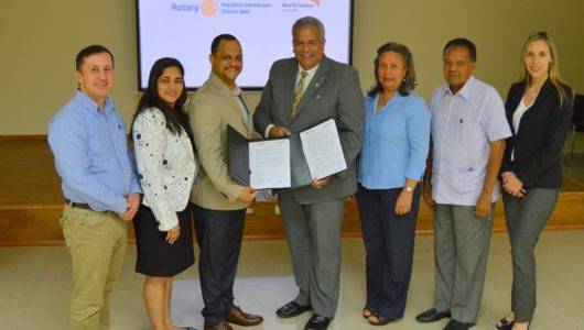 Directivos de Rotary República Dominicana Distrito 4060 y World Vision en el país.