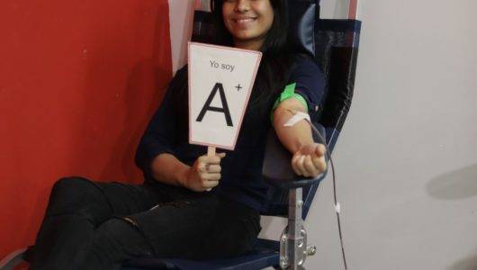 La donante de sangre Ashley Valerio en la jornada.