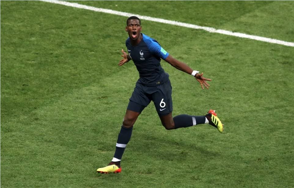 Paul Pogba festeja luego de anotar el tercer gol de la selección de Francia/AP