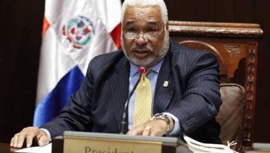 Se arma “reperpero” por declaraciones “machistas” de presidente de la Cámara de Diputados