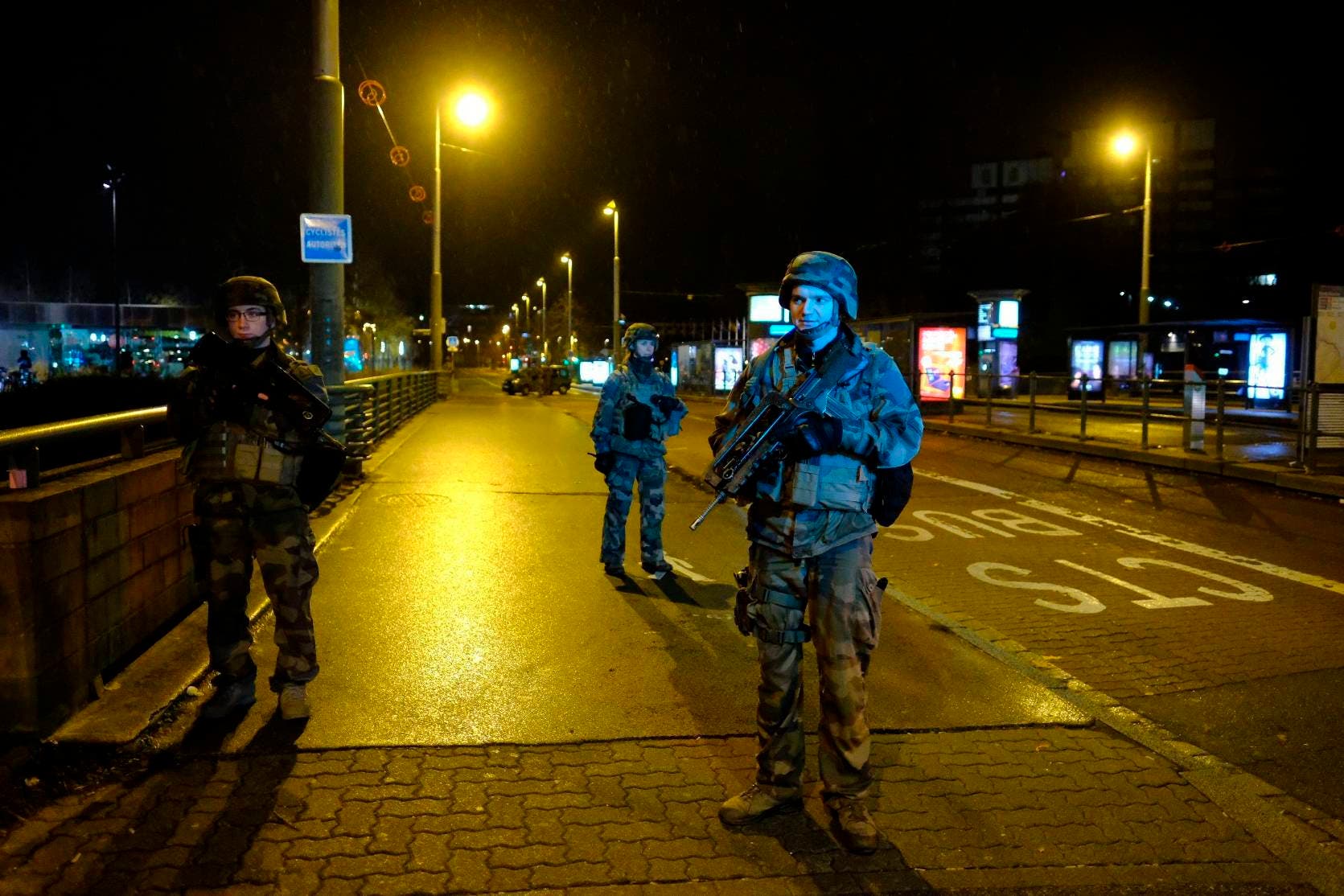 Soldados patrullan Estrasburgo, Francia, despúes de un tiroteo el martes 11 de diciembre de 2018. (AP Foto)