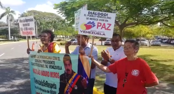 â€œFuera Yanquis de Venezuelaâ€: Protestas por visita de la embajadora de los EE. UU. a la UASD