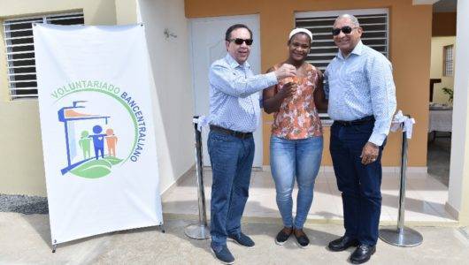 Voluntariado Bancentraliano entrega una casa a atleta