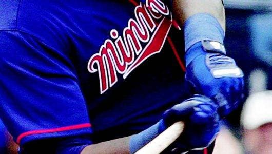 MIGUEL SANO se beneficia de profundidad de  los Mellizos