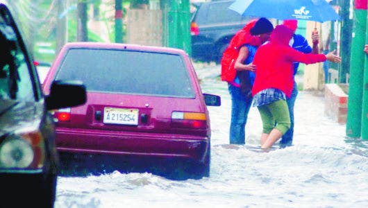 Hay cuatro provincias en alerta; ocurrirán chubascos