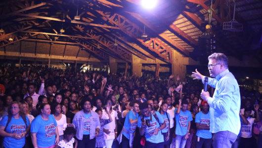 Carlos Peña llama a jóvenes rebelarse contra actual sistema