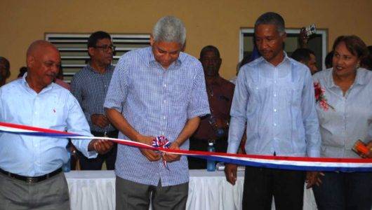 Alcalde Nelson Guillén inaugura centro comunal en Villegas