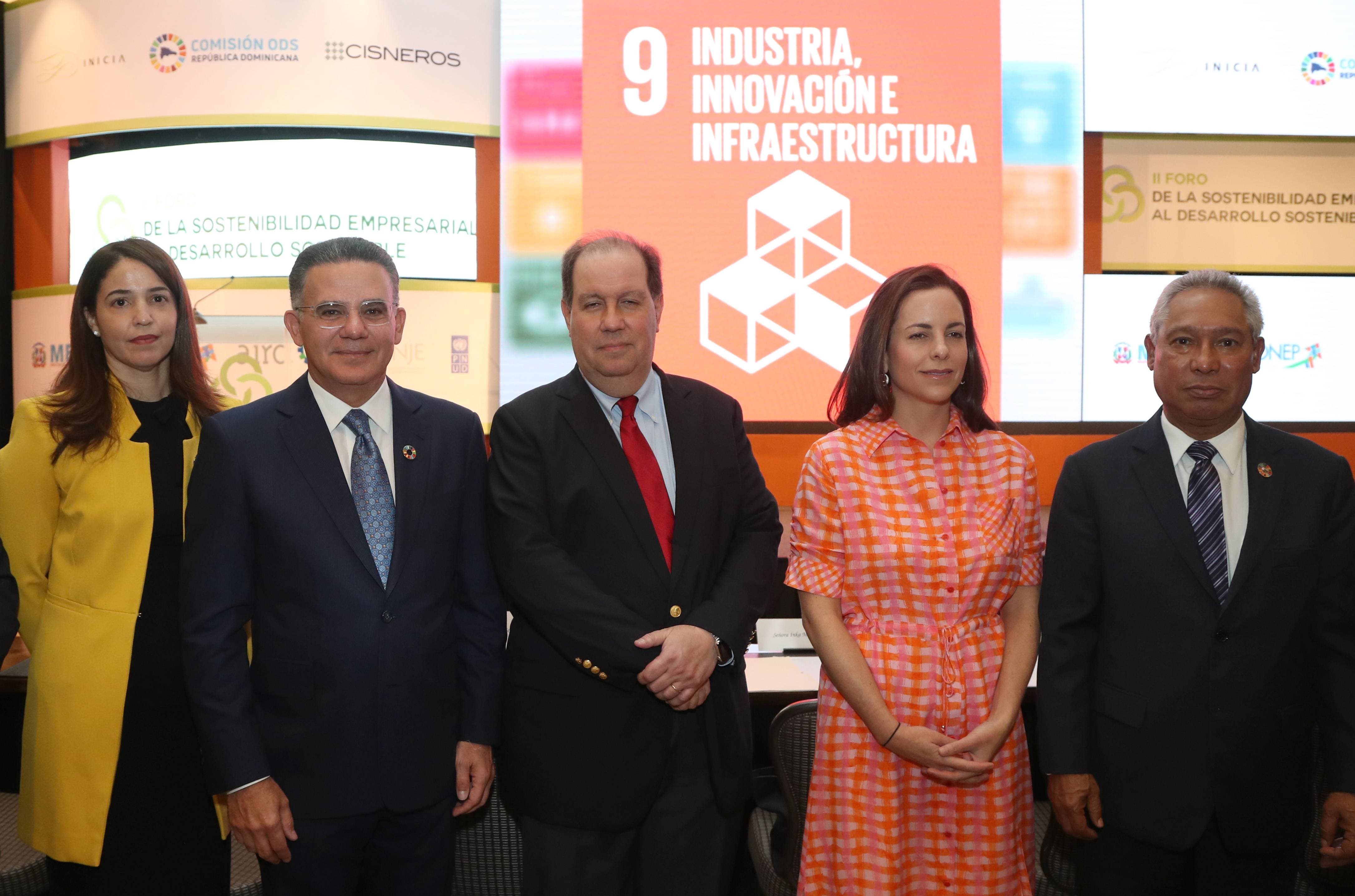 FOTO PRINCIPAL Anyarlene Bergés Pedro Brache Felipe Vicini Adriana Cisneros e Isidoro Santana