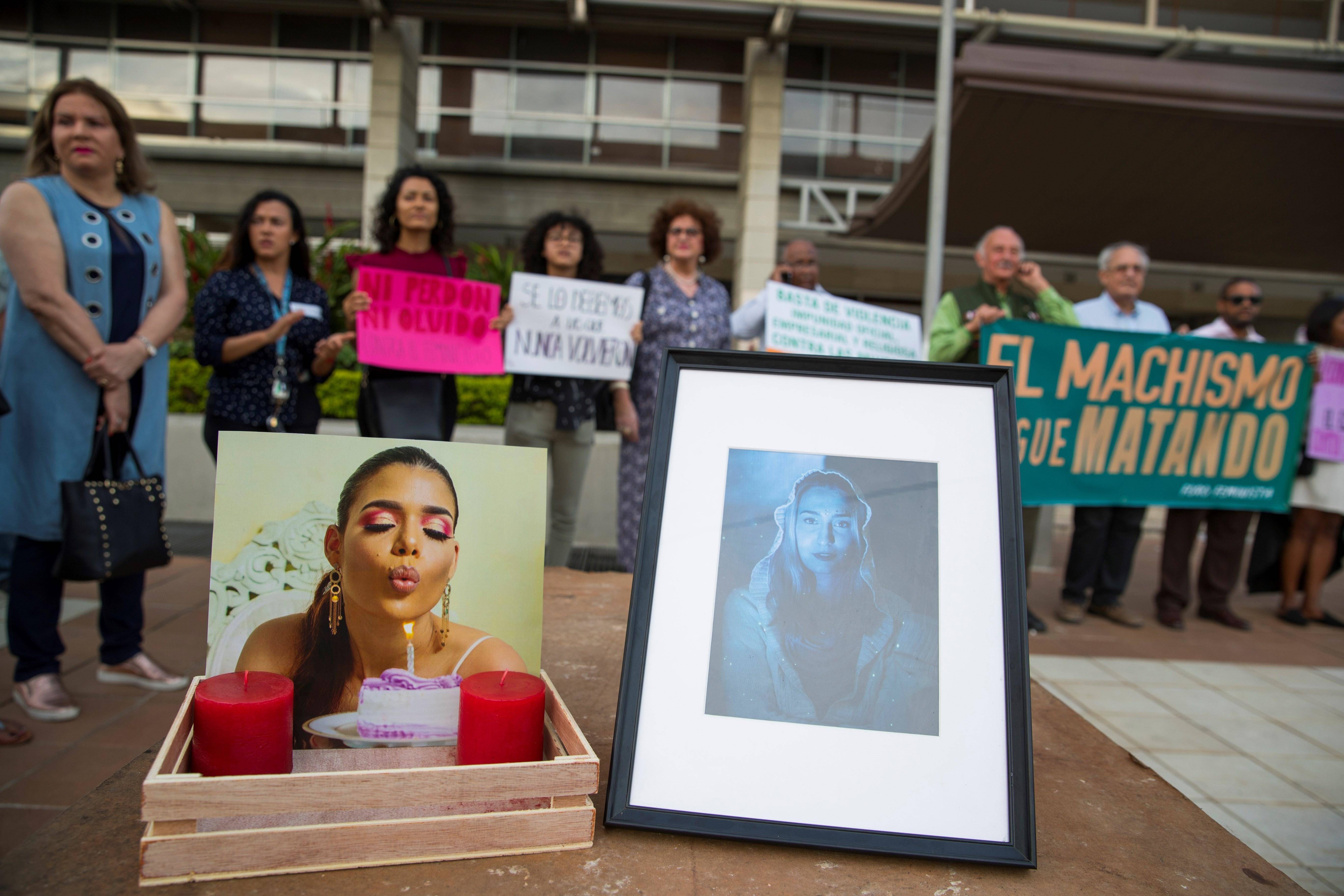 Decenas de dominicanos protestan contra los feminicidios ante Procuraduría