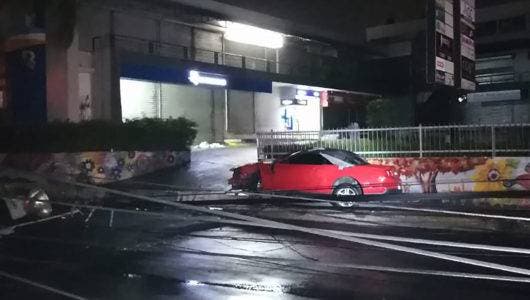 Los sectores afectados por avería causada tras vehículo impactar tres postes de luz en Villa Mella