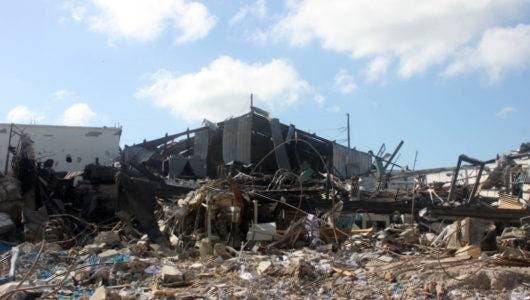 Reportaje sobre la fabrica de plástico que sufrió una explosión en el sector de villa agrícola dejando mucho daño materiales y muchas persona herida. En foto : rescatista HOY Duany Nuñez 9-12-2018