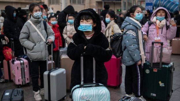 En China hay preocupación de que el virus se propague por los cientos de millones de personas que viajan para el Año Nuevo chino a finales de este mes.