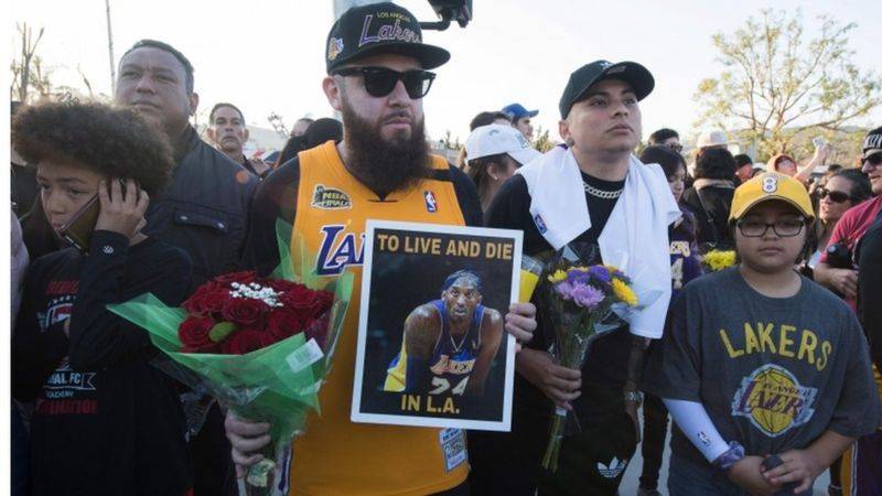 Los fanáticos de Los Angeles Lakers lamentaron la muerte de una de las grandes leyendas de su equipo. 