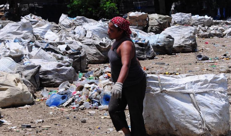 En Dominicana las mujeres son menos remuneradas que los hombres por el mismo trabajo.