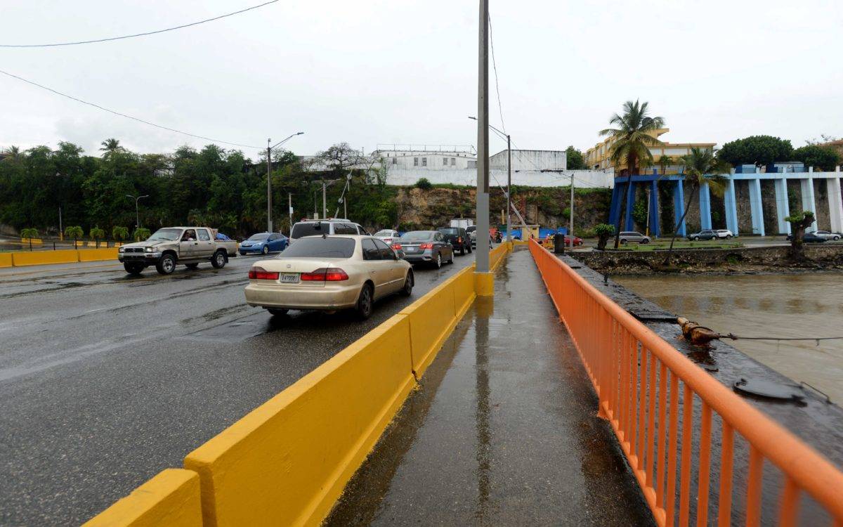 Mopc Retira Lilas Acumuladas En El Puente Flotante Sobre El R O Ozama