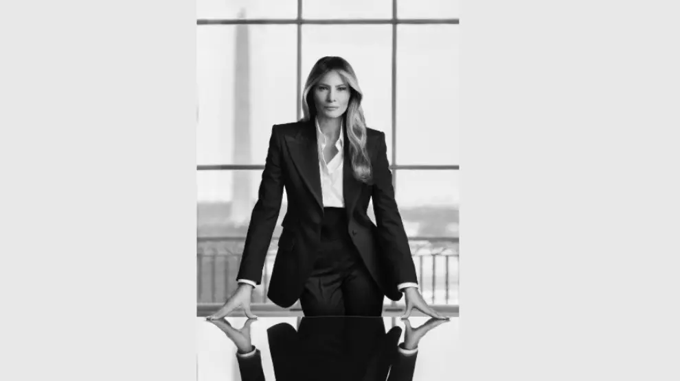 Melania Trump Presenta Su Retrato Oficial