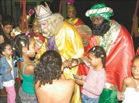 Cuerpo de Bomberos celebra desfile de los Reyes Magos