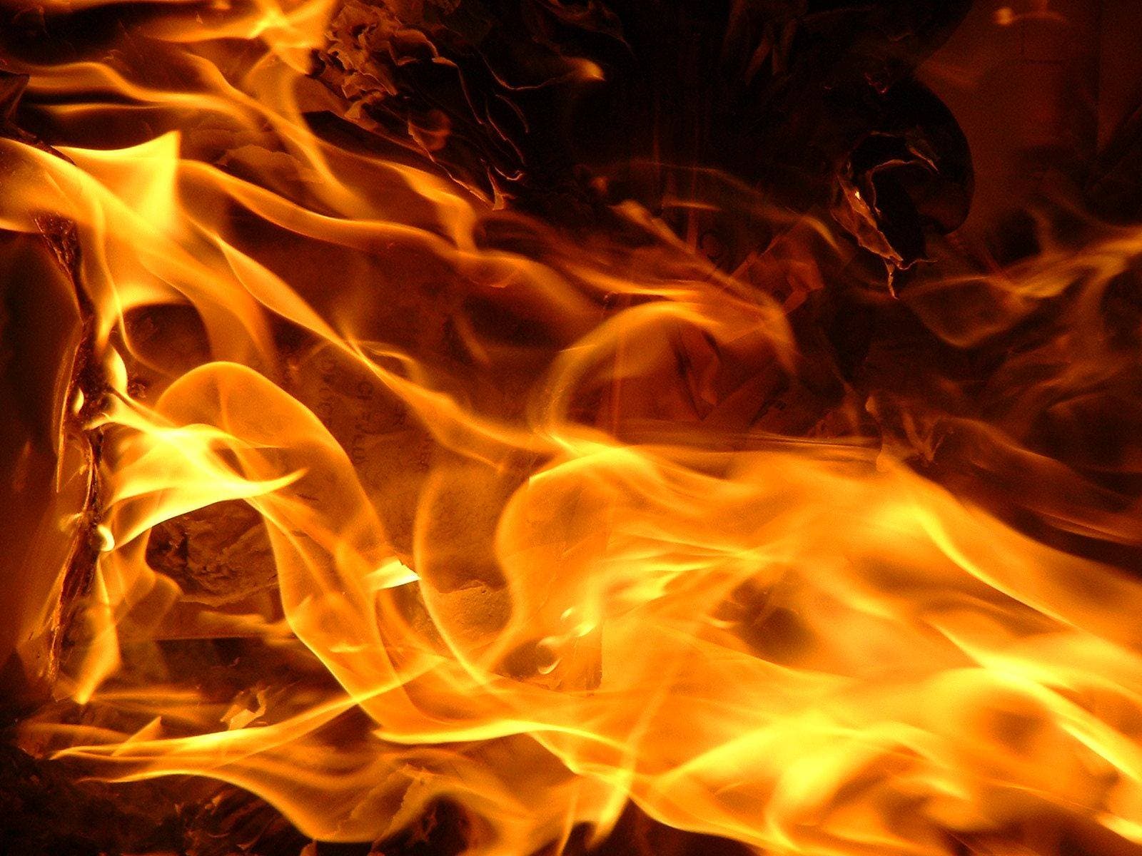 Hombre incendió la casa donde vivía cuando el propietario le solicitó la desalojara por falta de pago