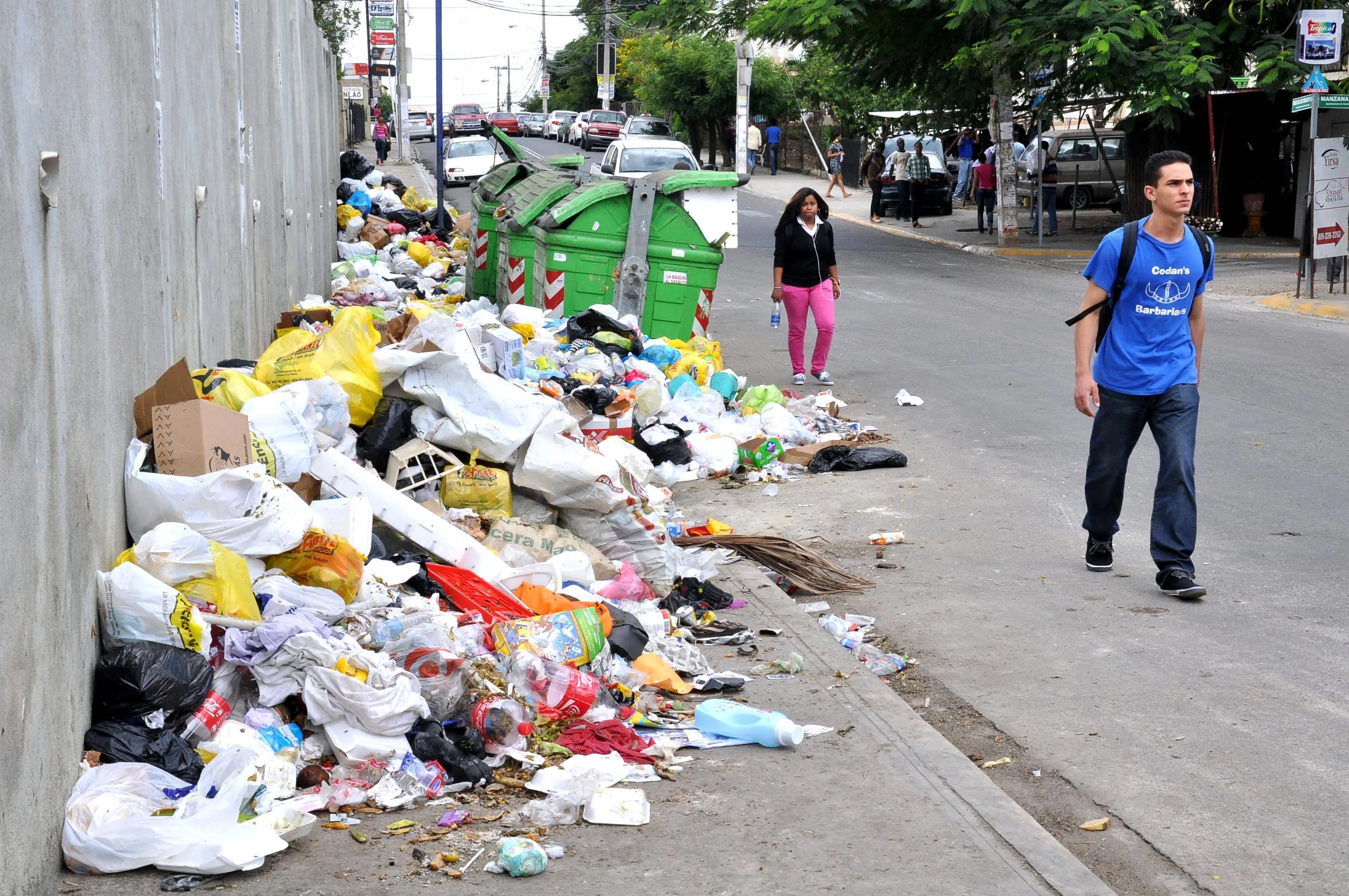 Alertan sobre riesgo sanitario en Santiago por basura en las calles