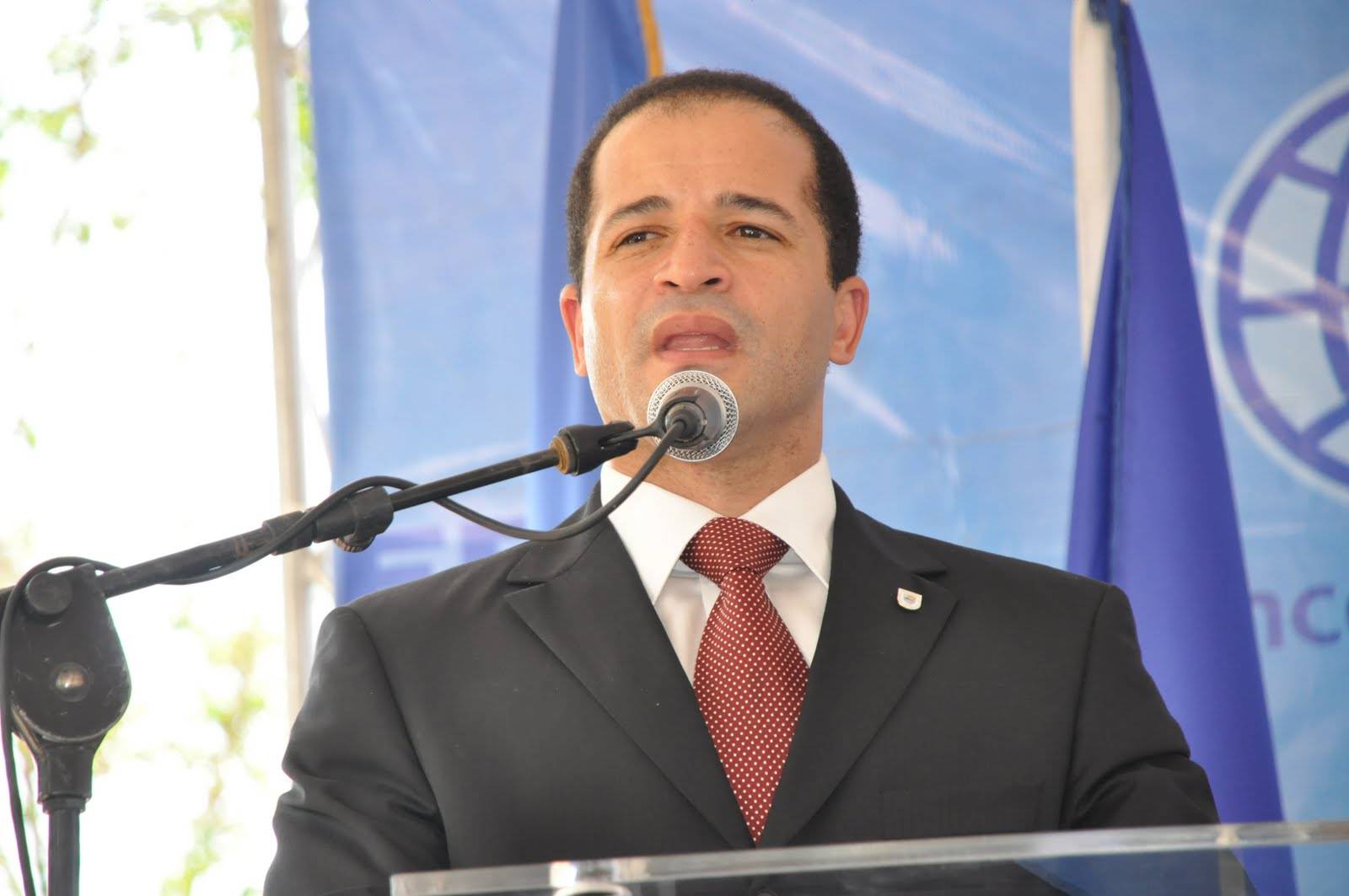 Expondrán hoy restos del alcalde Juan de los Santos